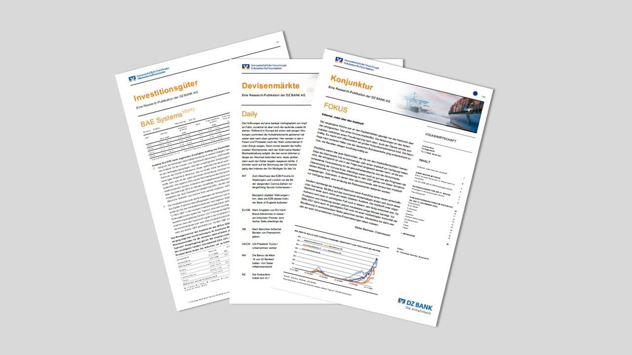 Das Bild zeigt drei Dokumente oder Flyer, die Informationen zu verschiedenen Themen präsentieren. Der Text darauf ist größtenteils in Deutsch und umfasst mehrere Absätze sowie Grafiken. Wahrscheinlich handelt es sich um Berichte, Artikel oder Informationsbroschüren von einem Unternehmen oder einer Organisation, das Wissen oder Daten zu spezifischen Themen teilt. Anhand des Logos am unteren Rand jedes Dokuments könnten die Materialien von einem bestimmten Unternehmen oder Institution stammen.