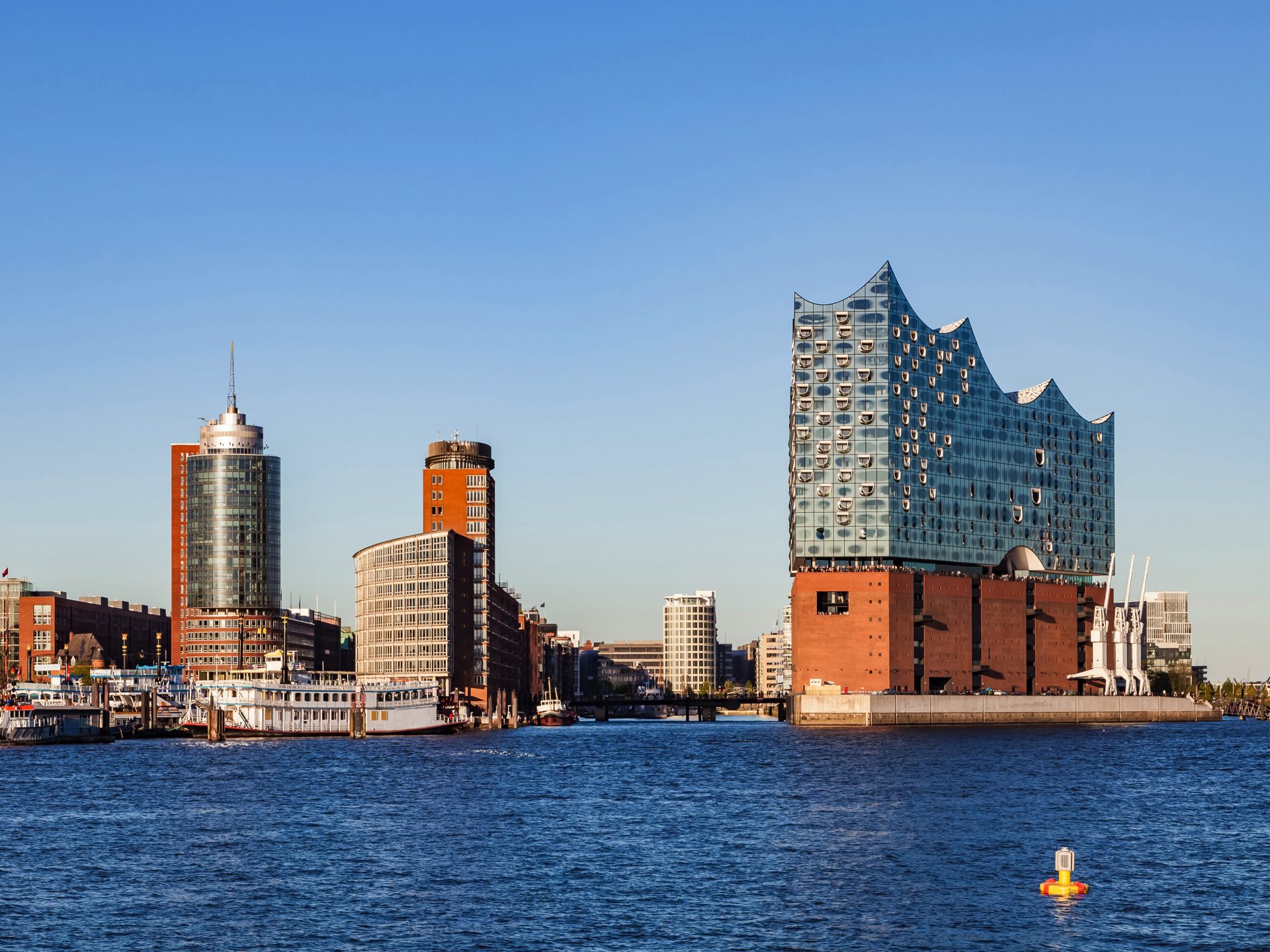 Stadtansicht Hamburg mit Elbphilharmonie