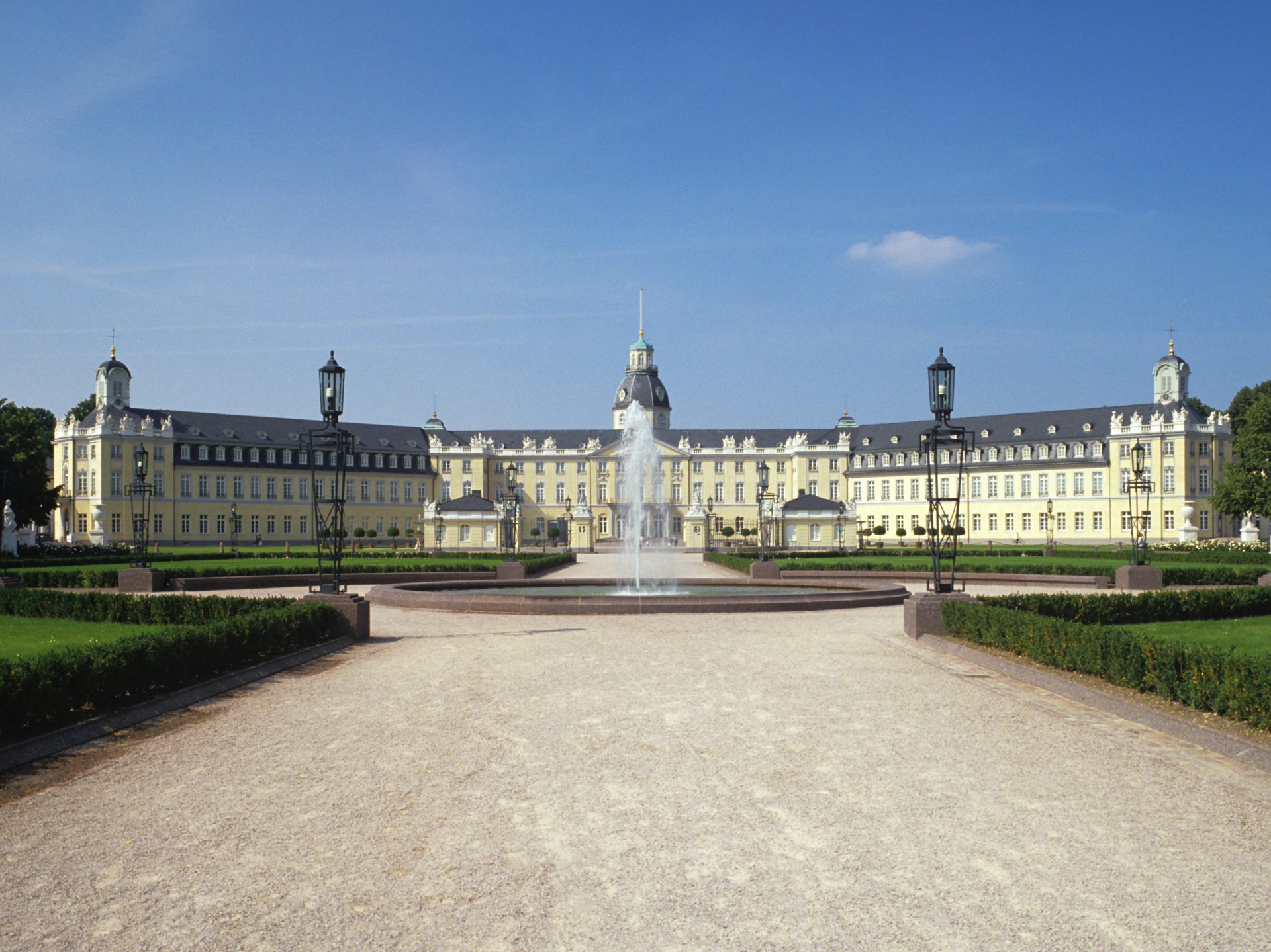 Stadtansicht Karlsruhe mit dem Karlsruher Schloss