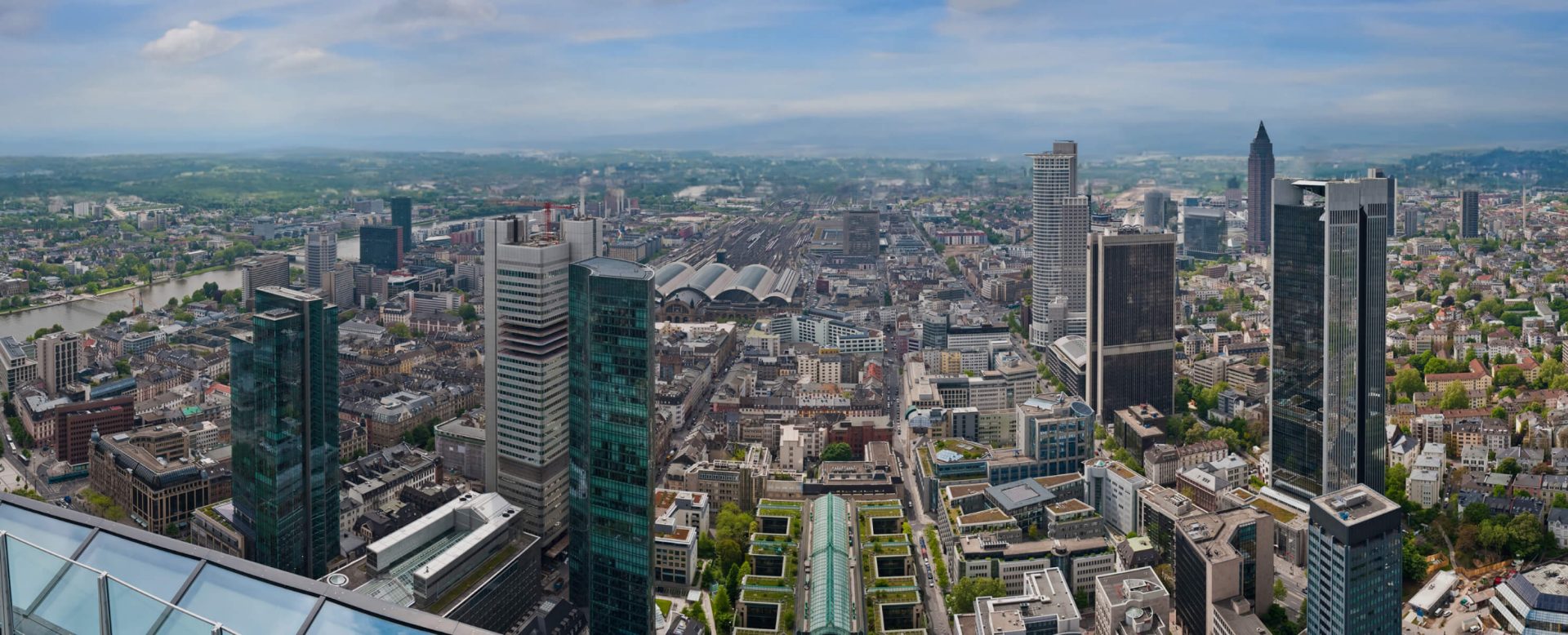 Die Skyline von Frankfurt am Main, Hauptsitz der DZ BANK