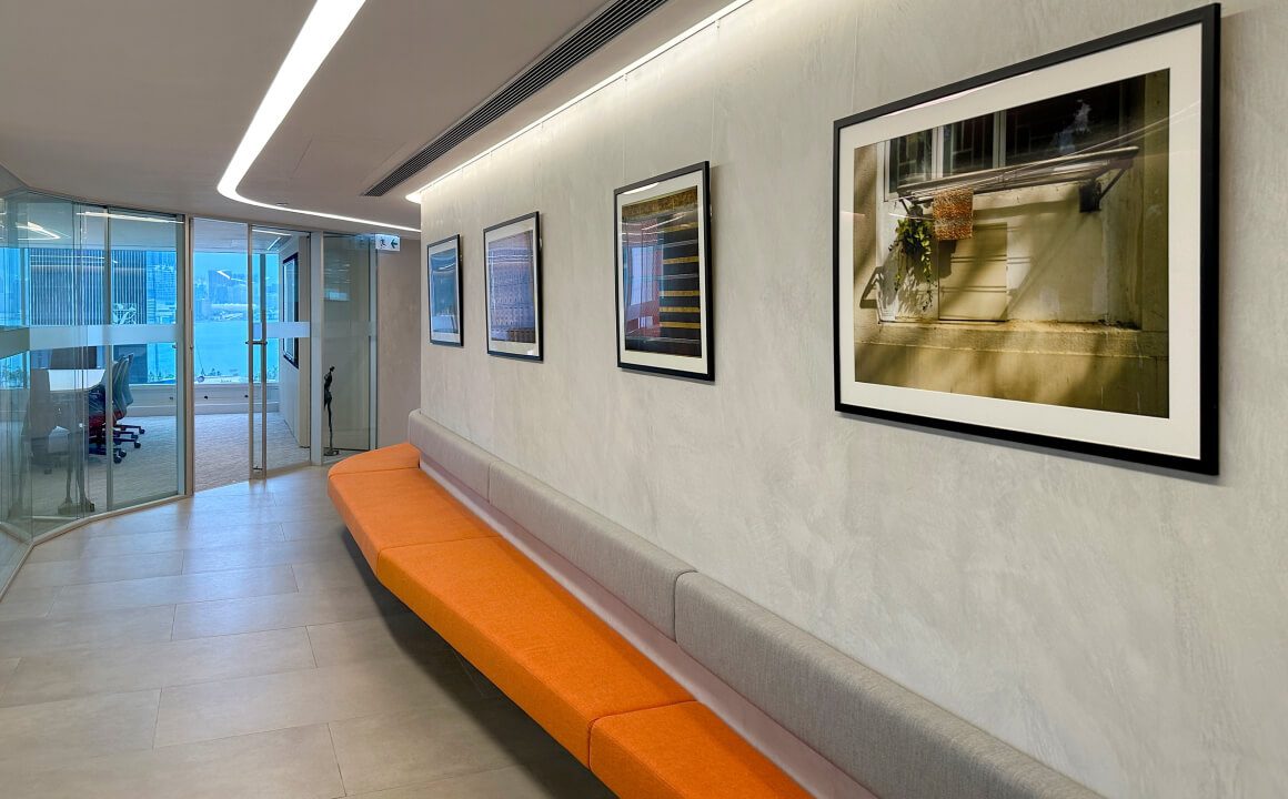The office of the DZ BANK Hong Kong branch: a corridor boasting some of the branch’s art collection